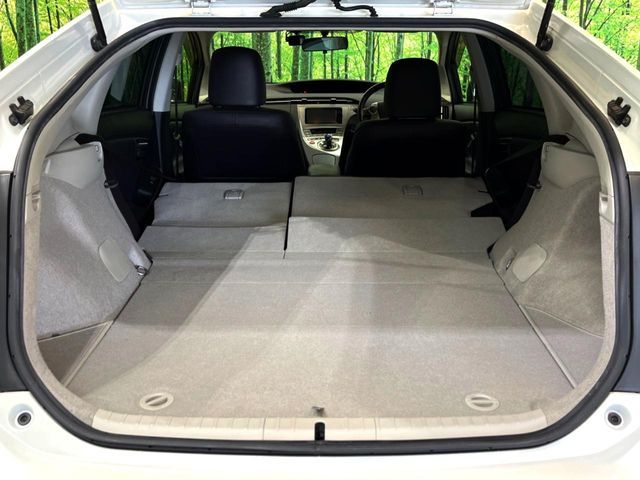 TOYOTA PRIUS 2015 Image 31