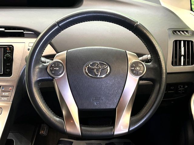 TOYOTA PRIUS 2015 Image 31