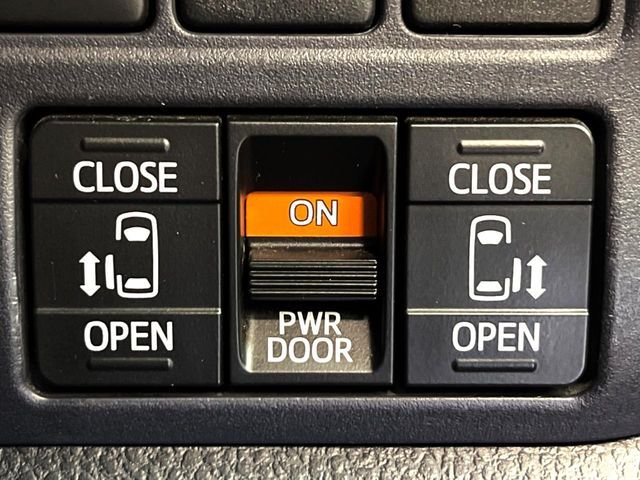 TOYOTA VOXY 2016 Image 31