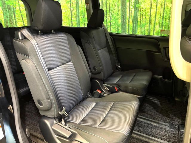 TOYOTA VOXY 2016 Image 31