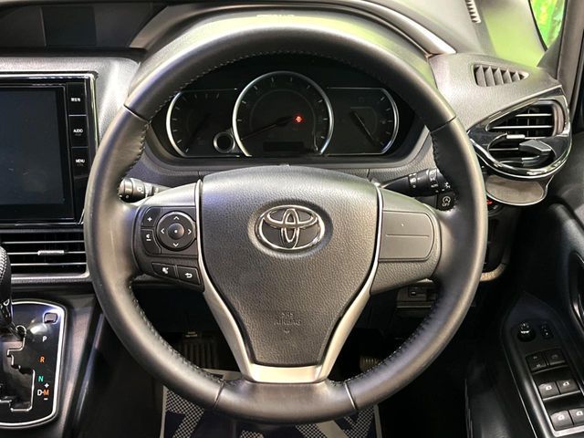 TOYOTA VOXY 2016 Image 31