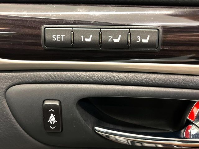 TOYOTA LEXUS LS460 2013 Image 31