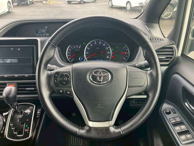 TOYOTA VOXY 2016 Image 31