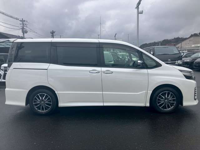 TOYOTA VOXY 2016 Image 31