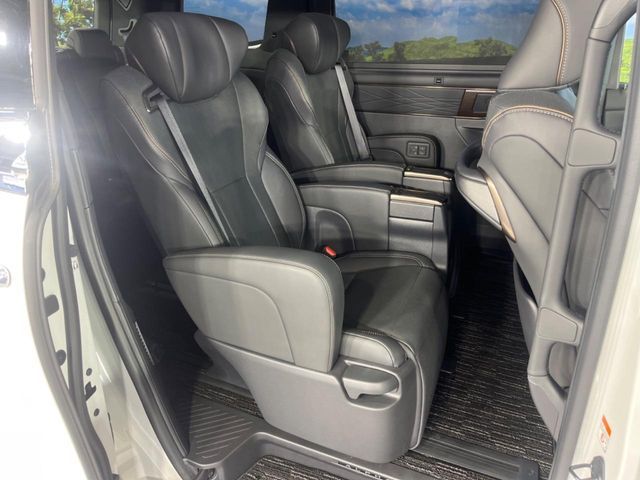 TOYOTA ALPHARD HYBRID 2024 Image 31