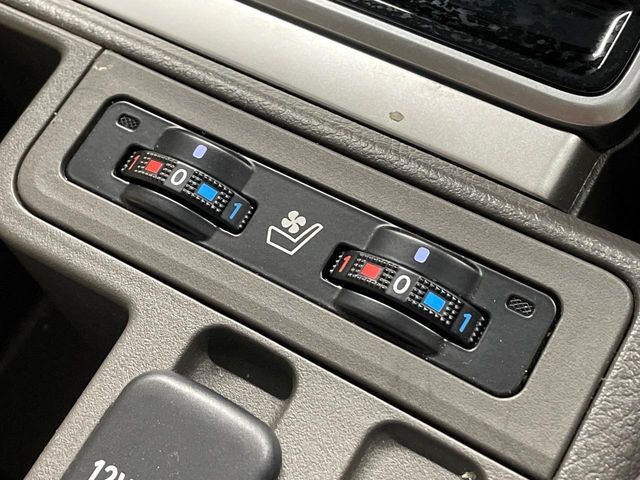 TOYOTA LANDCRUISER PRADO 2023 Image 31