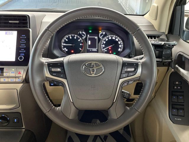 TOYOTA LANDCRUISER PRADO 2023 Image 31