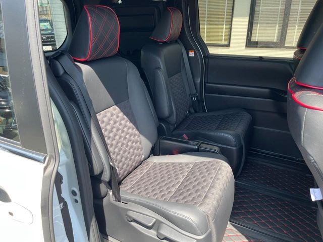 TOYOTA VOXY HYBRID 2023 Image 31