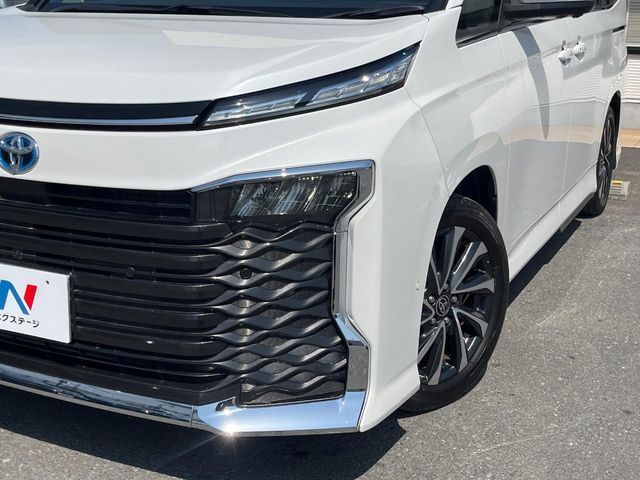 TOYOTA VOXY HYBRID 2023 Image 31