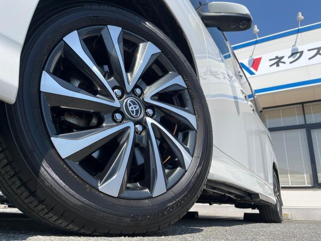 TOYOTA VOXY HYBRID 2023 Image 31