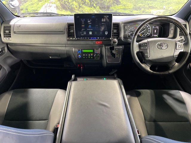 TOYOTA HIACE VAN 2WD 2022 Image 31