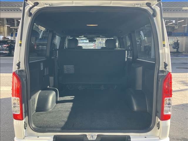 TOYOTA HIACE VAN 2WD 2024 Image 31