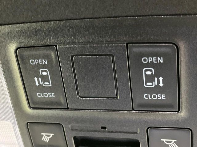 TOYOTA VOXY 2022 Image 31