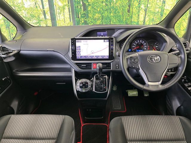 TOYOTA VOXY 2018 Image 31