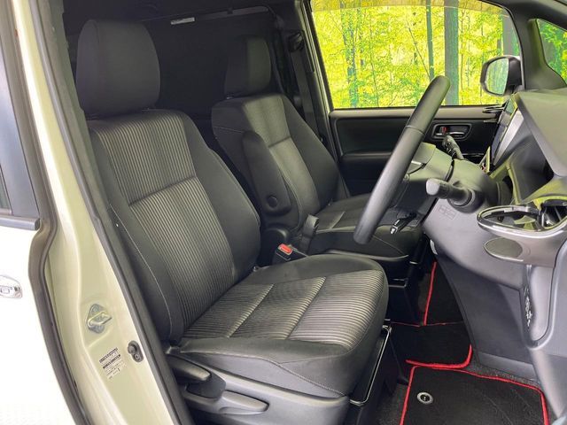 TOYOTA VOXY 2018 Image 31