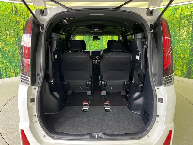 TOYOTA VOXY 2018 Image 31