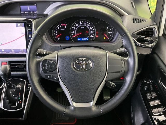 TOYOTA VOXY 2018 Image 31