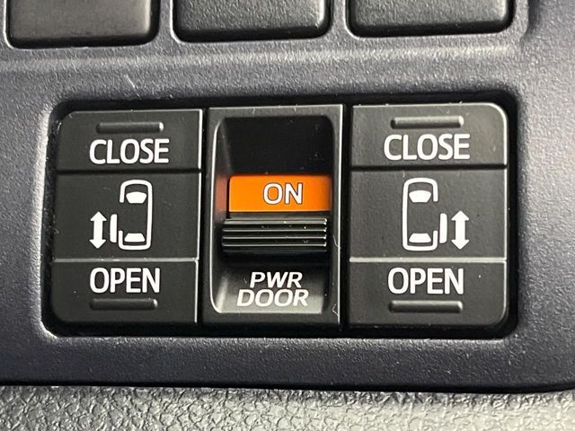 TOYOTA VOXY 2015 Image 31