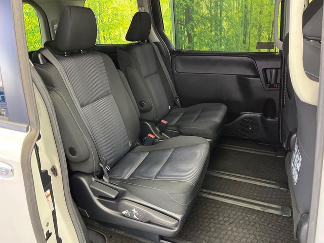 TOYOTA VOXY 2015 Image 31