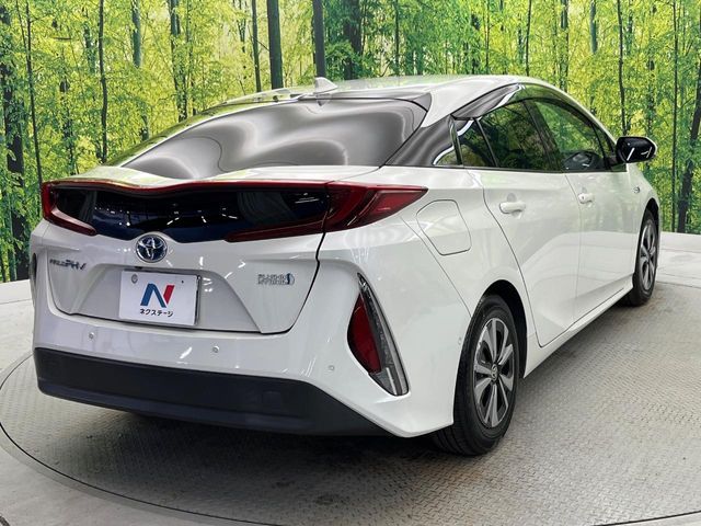 TOYOTA PRIUS PHV 2017 Image 31