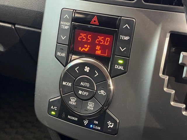 TOYOTA VOXY 4WD 2013 Image 31