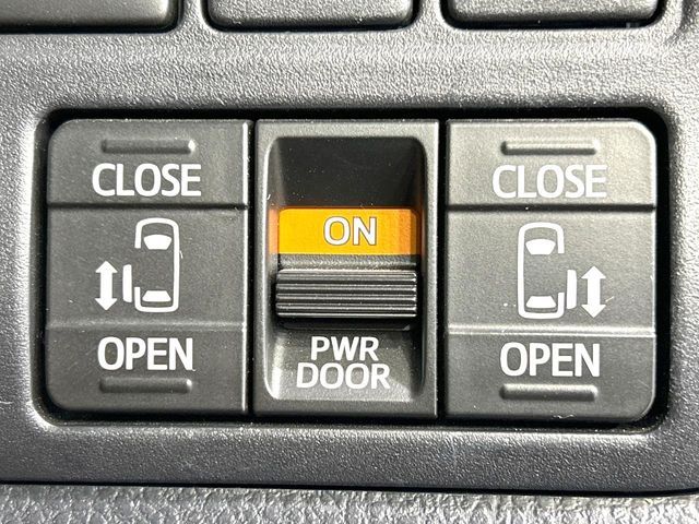 TOYOTA VOXY 2018 Image 31