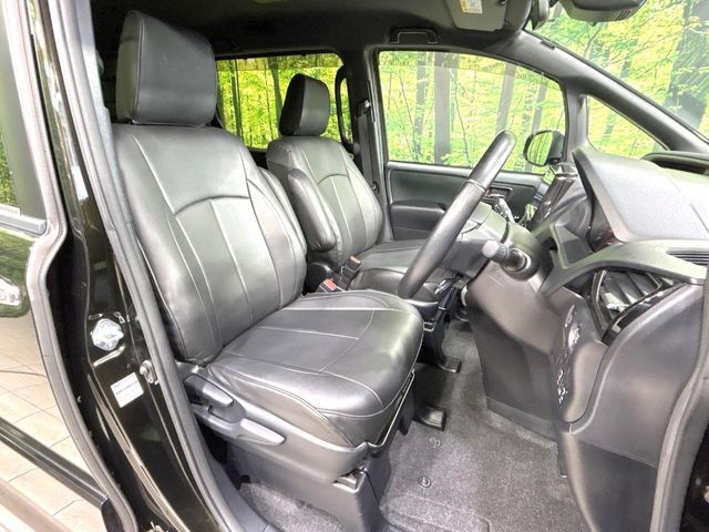 TOYOTA VOXY 2018 Image 31