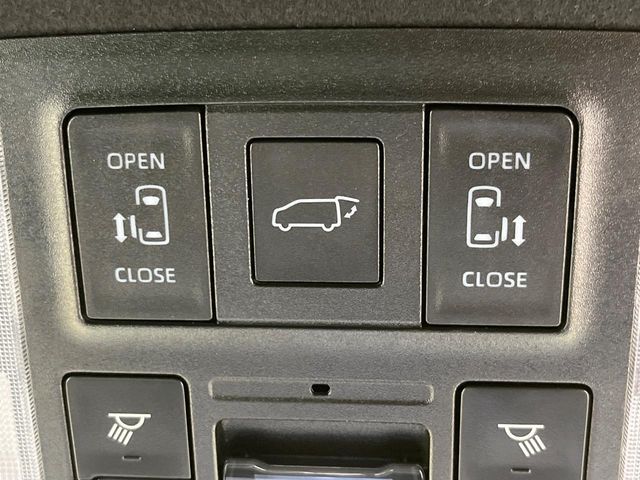 TOYOTA VOXY HYBRID 2023 Image 31