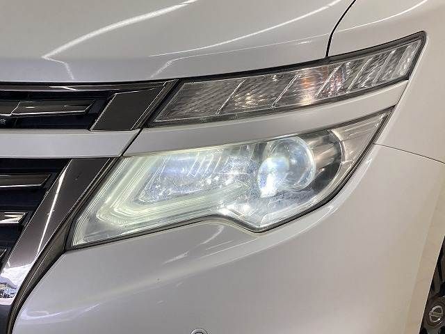 NISSAN ELGRAND 2015 Image 31