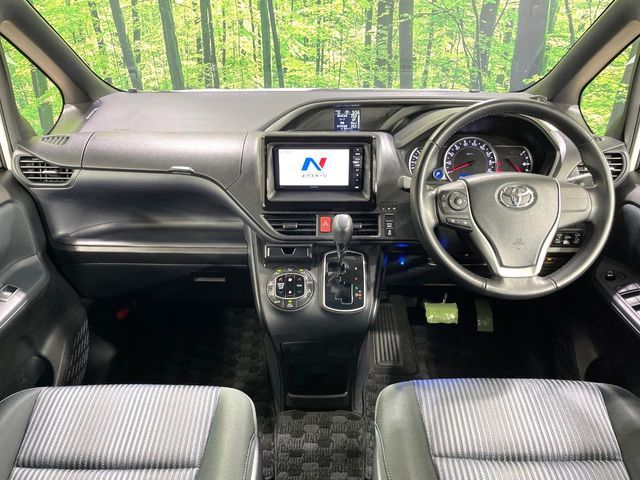 TOYOTA VOXY 2015 Image 31