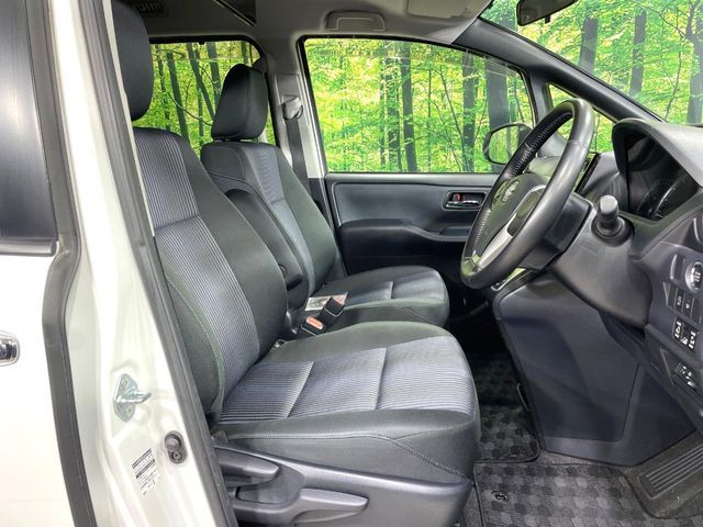 TOYOTA VOXY 2015 Image 31