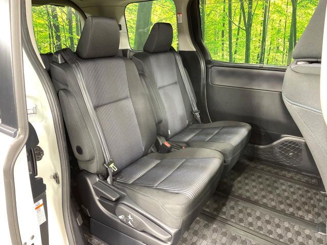 TOYOTA VOXY 2015 Image 31