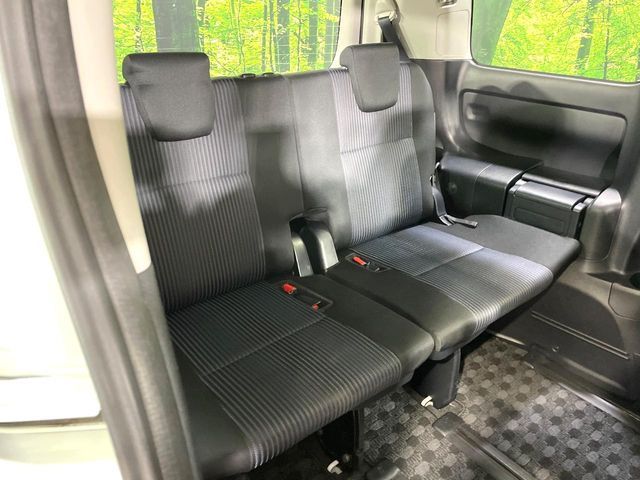 TOYOTA VOXY 2015 Image 31