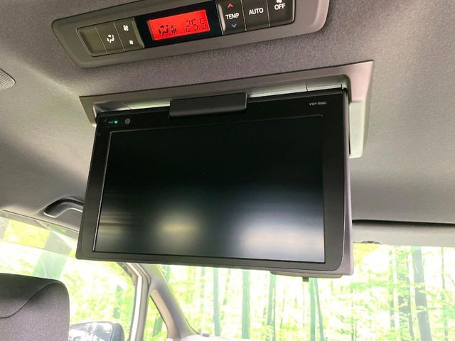 TOYOTA VOXY 2018 Image 31