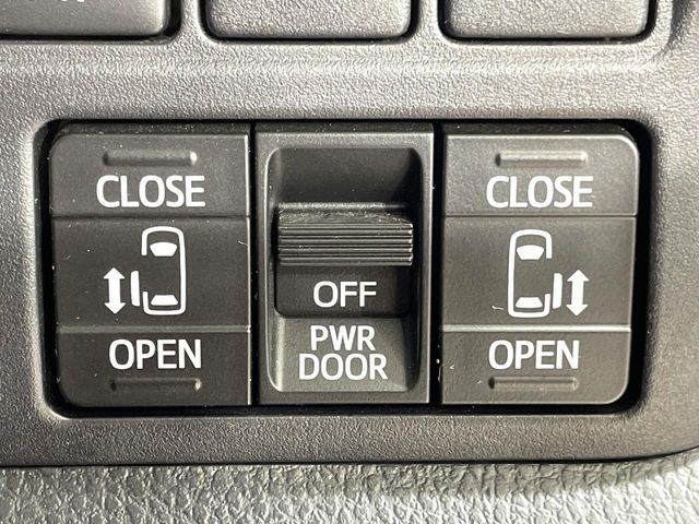 TOYOTA VOXY 2018 Image 31