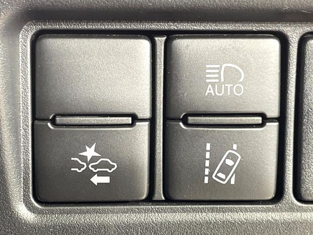 TOYOTA VOXY 2018 Image 31