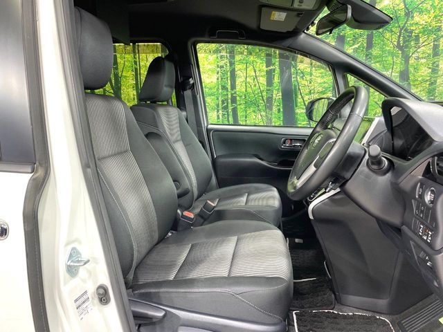 TOYOTA VOXY 2018 Image 31