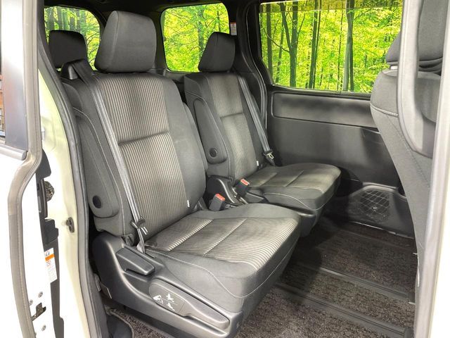 TOYOTA VOXY 2018 Image 31