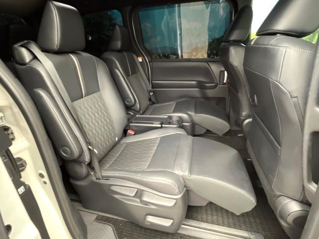 TOYOTA NOAH HYBRID 2022 Image 31