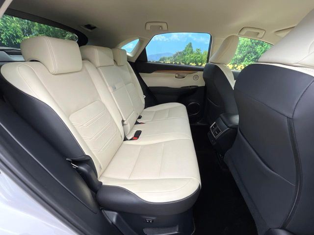 TOYOTA LEXUS NX300H 2017 Image 31