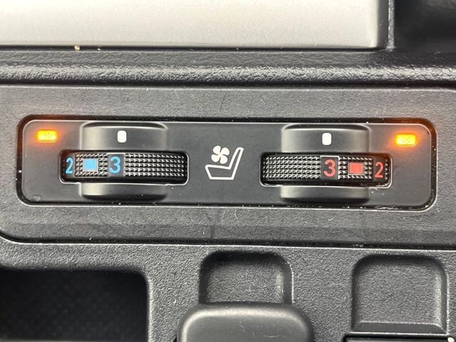 TOYOTA LANDCRUISER PRADO 2023 Image 31