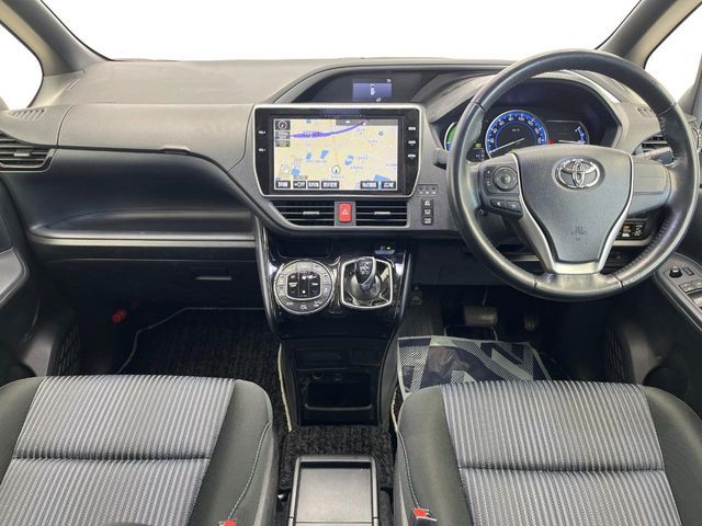 TOYOTA VOXY HYBRID 2017 Image 31