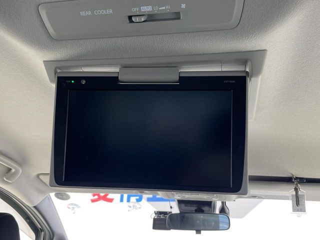 TOYOTA VOXY HYBRID 2017 Image 31