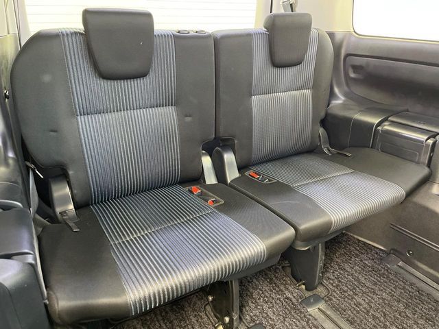 TOYOTA VOXY HYBRID 2017 Image 31