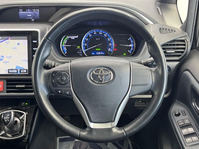 TOYOTA VOXY HYBRID 2017 Image 31