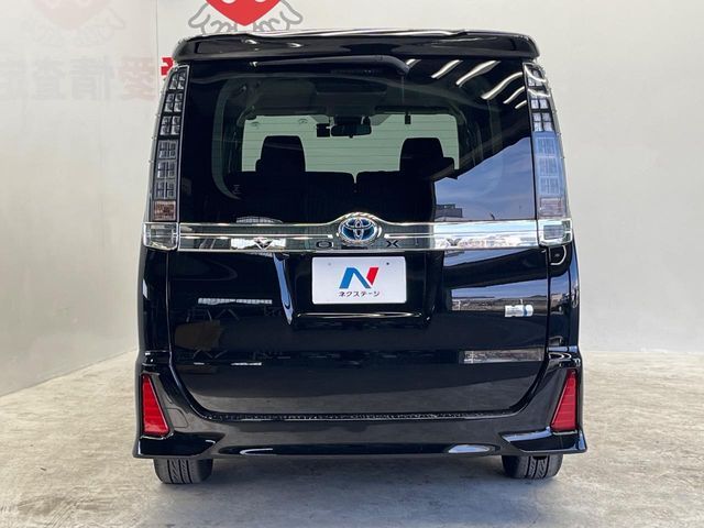 TOYOTA VOXY HYBRID 2017 Image 31