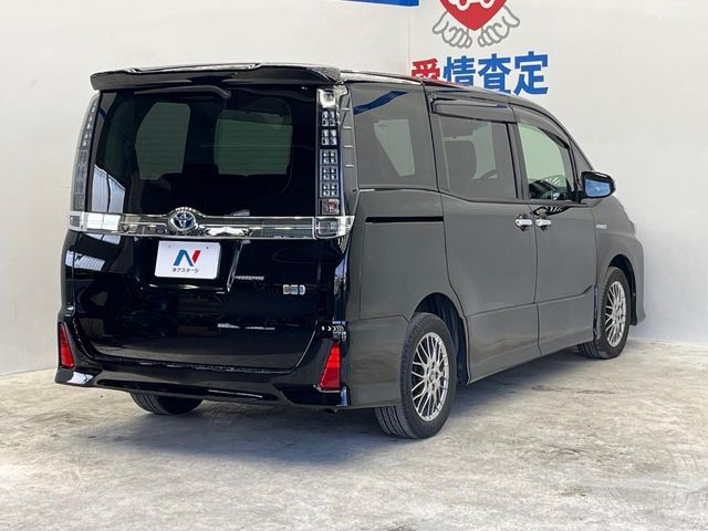TOYOTA VOXY HYBRID 2017 Image 31