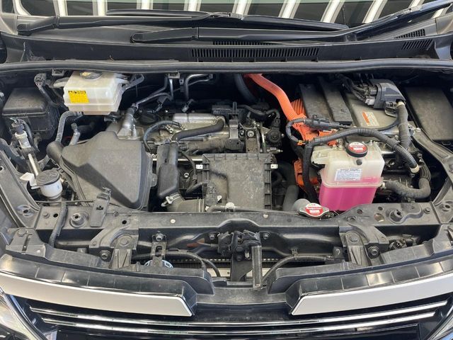 TOYOTA VOXY HYBRID 2017 Image 31