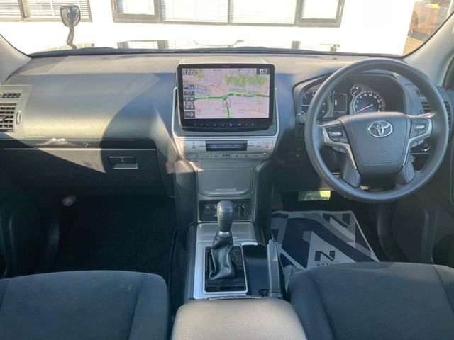 TOYOTA LANDCRUISER PRADO 2018 Image 31