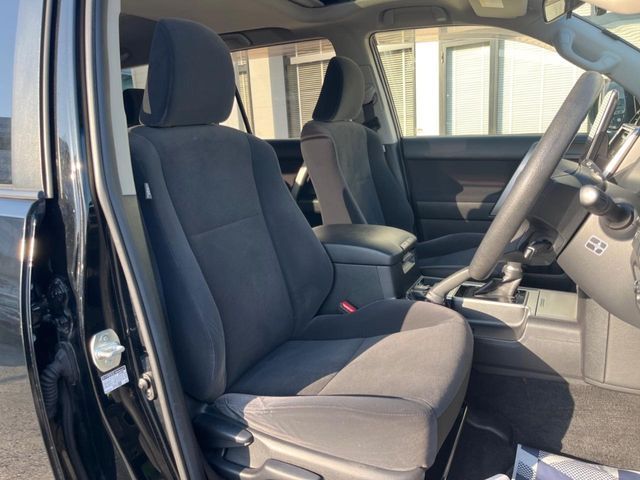 TOYOTA LANDCRUISER PRADO 2018 Image 31